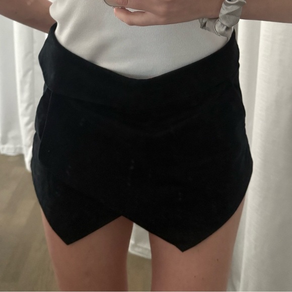 Talula Pants - Aritzia Women's Black Shorts/Skort